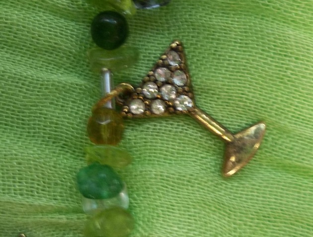 File:YHthemednecklace 03b.jpg