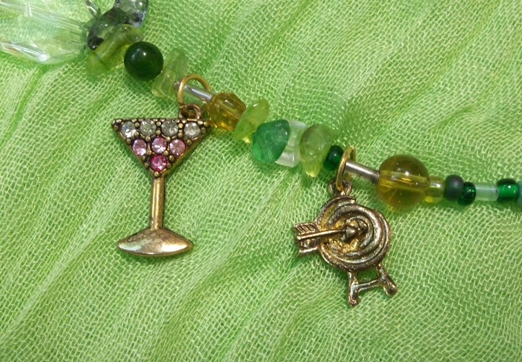 File:YHthemednecklace 03.jpg