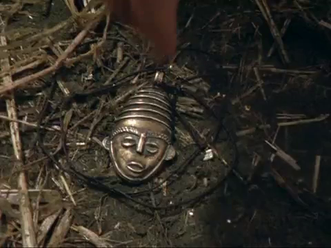 File:Distraction Medallion.png