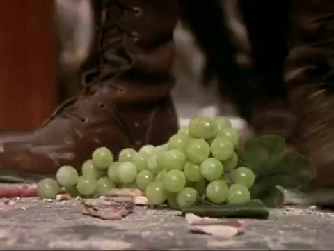 File:Artemis - green grapes.png